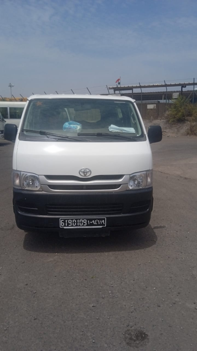 Toyota Hiace minibus climatisé, idéal déplacements groupe
