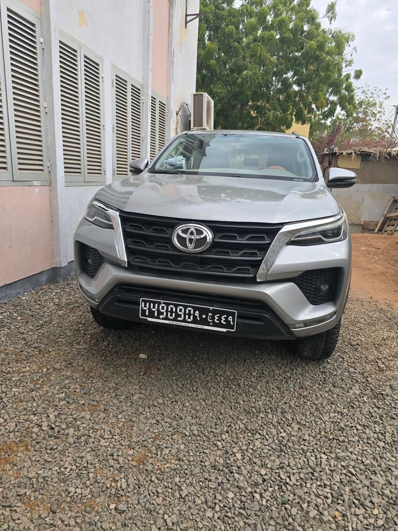 Toyota Fortuner, automatique, en très bon état
