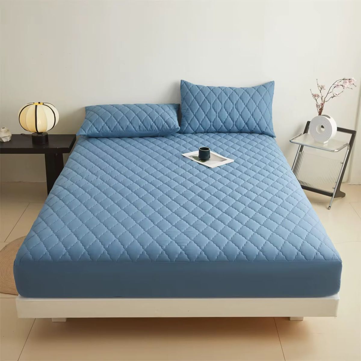 Protège-matelas matelassé avec taies d\'oreiller