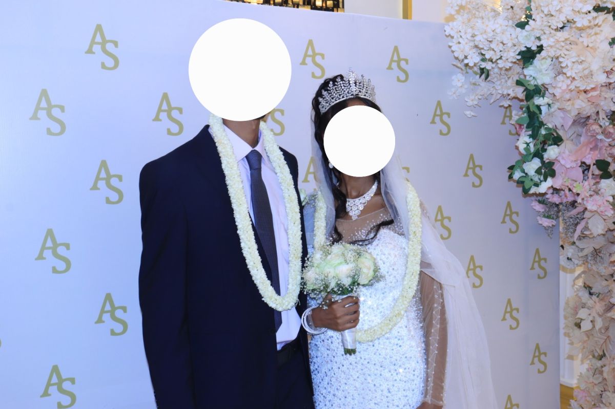 Robe de mariée exclusive importée de Dubaï, élégante et perlée