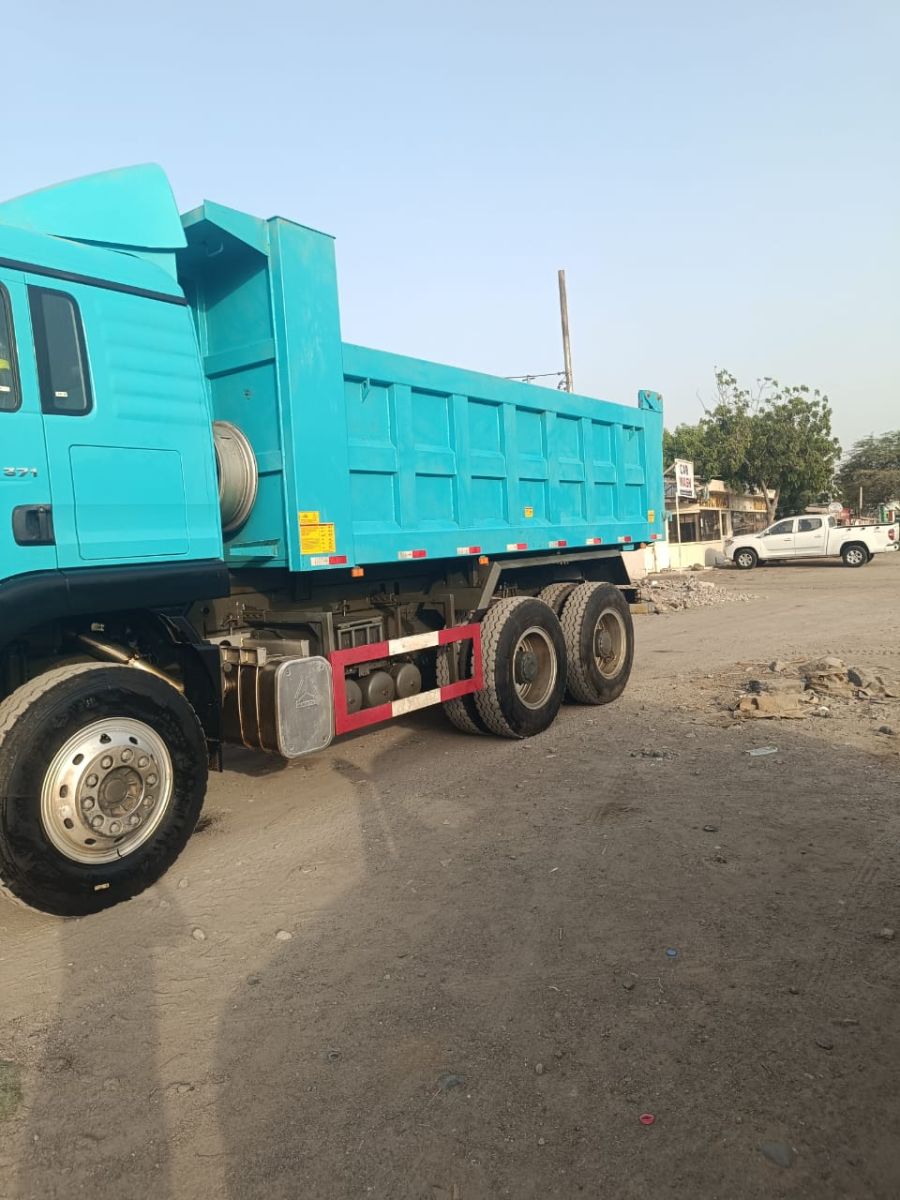 Howo TX371 camion-benne en excellent état