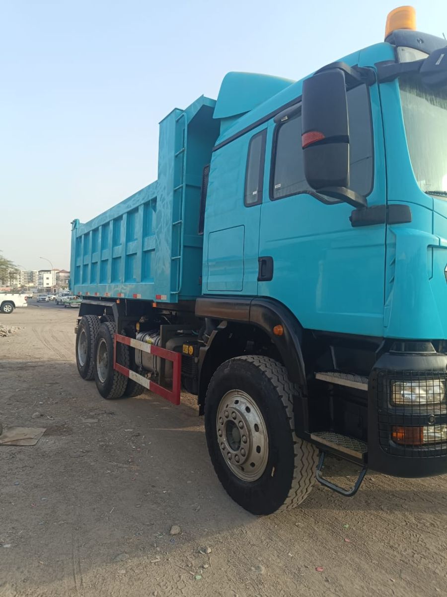 Howo TX371 camion-benne en excellent état