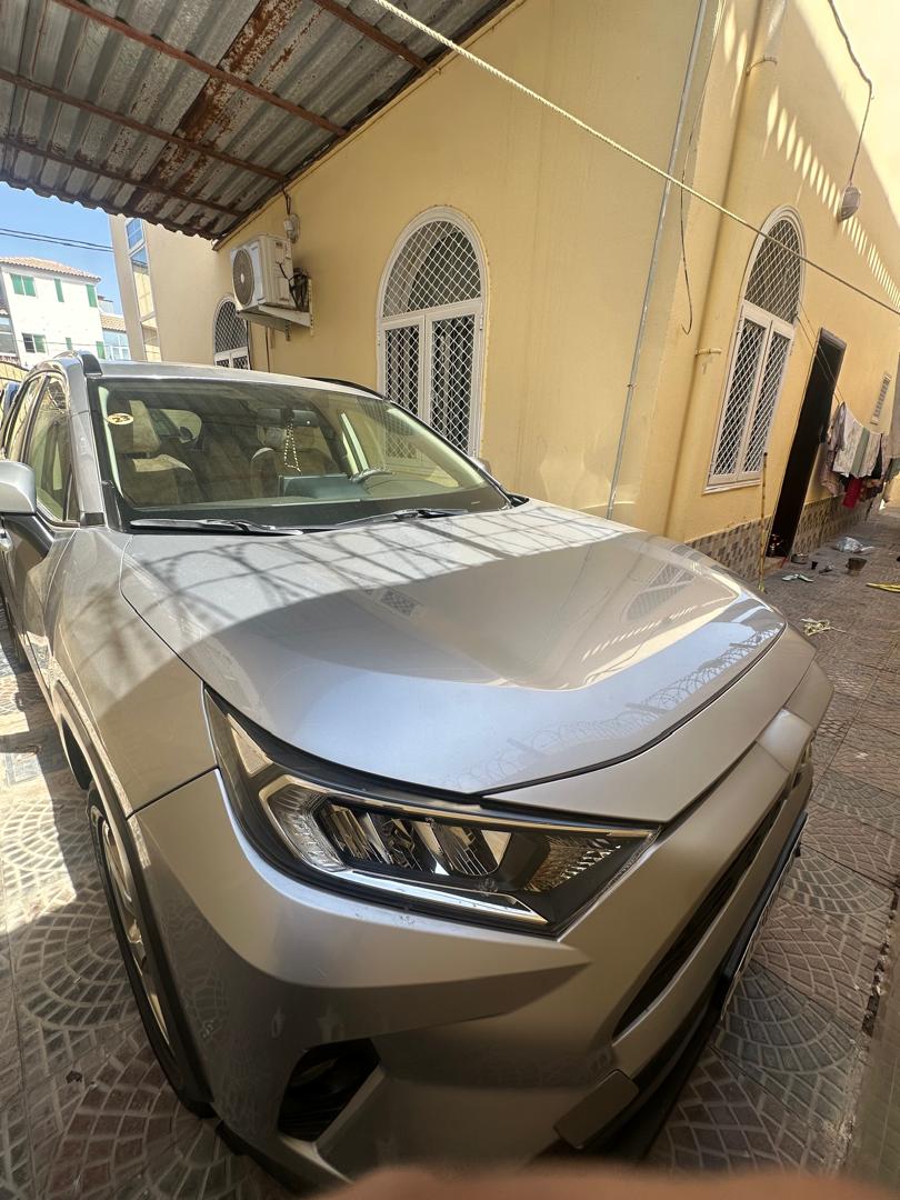 Toyota RAV4 2021, SUV fiable en très bon état