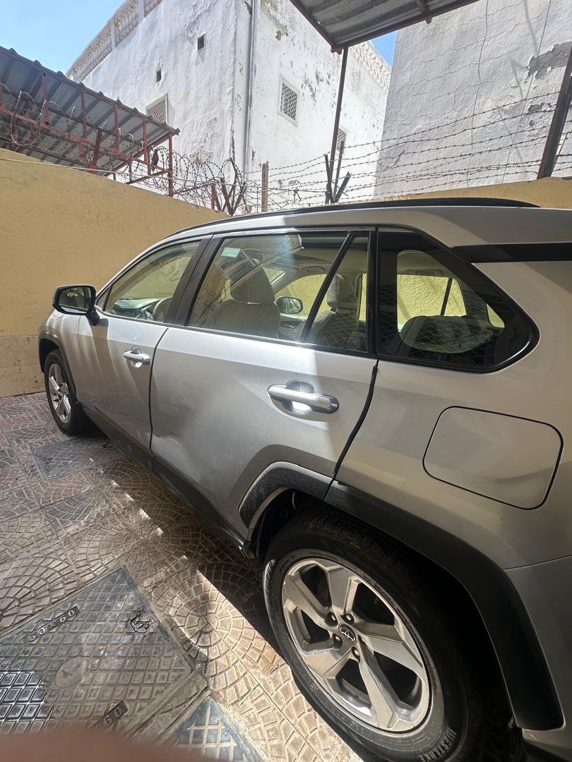 Toyota RAV4 2021, SUV fiable en très bon état
