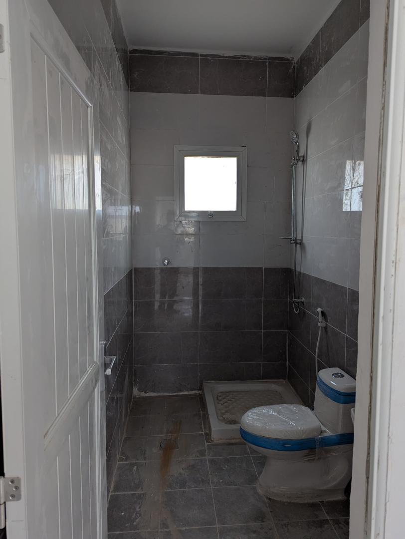 Villa neuve 214 m², 3 chambres, quartier calme à PK18