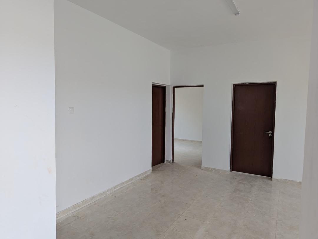 Villa neuve 214 m², 3 chambres, quartier calme à PK18