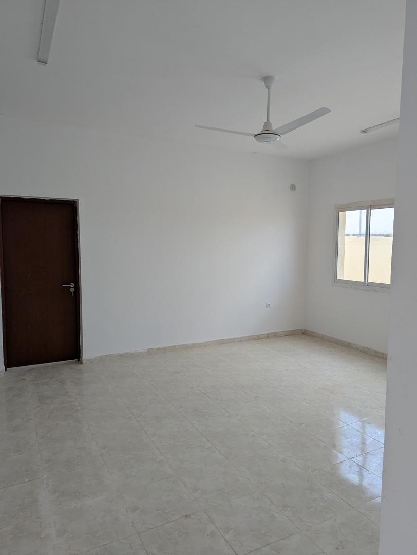 Villa neuve 214 m², 3 chambres, quartier calme à PK18