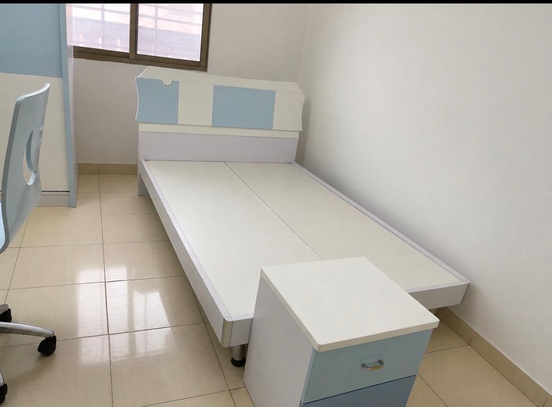 Ensemble mobilier enfant, salon, table et meuble TV en bon état