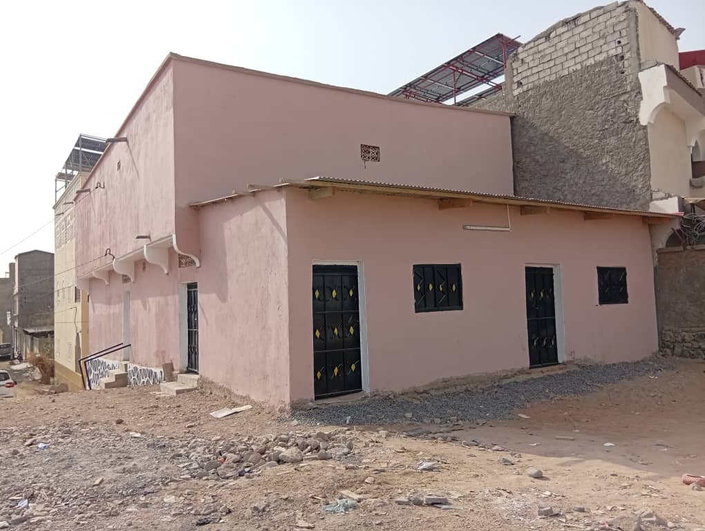 2 maisons de 180 m² et local commercial à Hodan 1