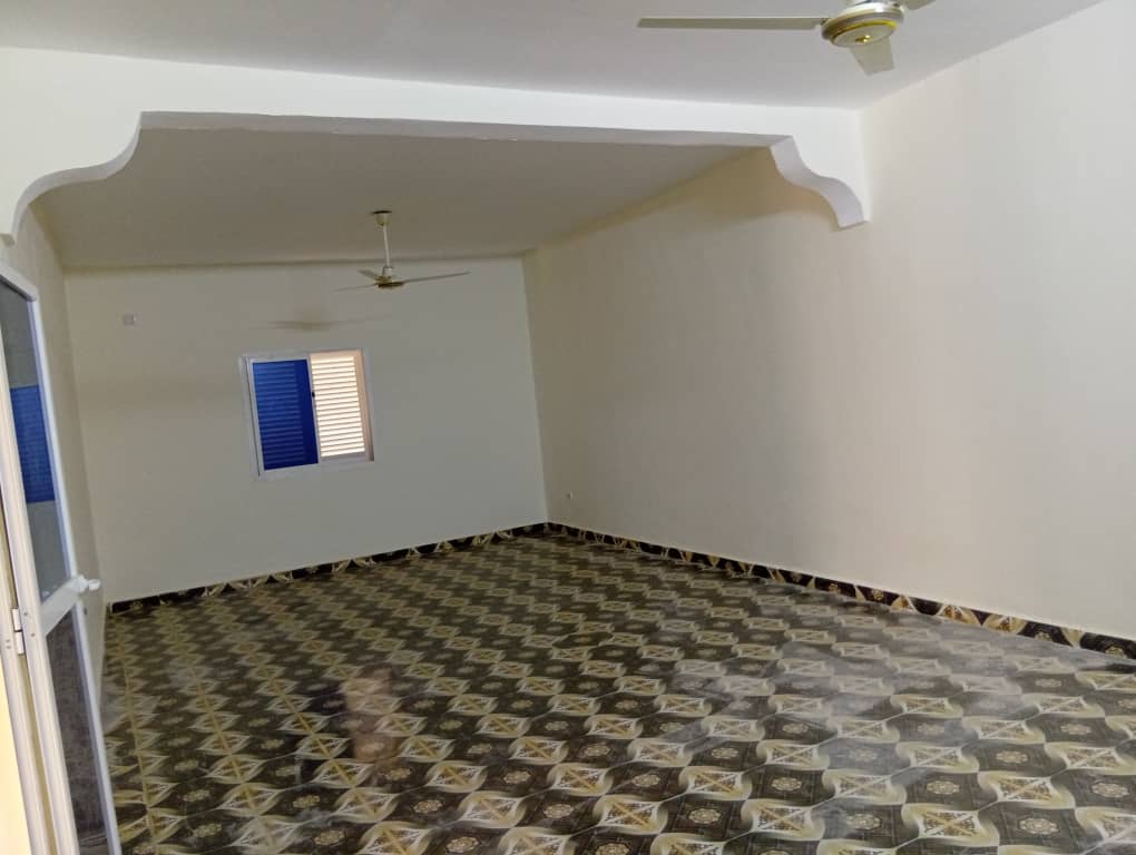 2 maisons de 180 m² et local commercial à Hodan 1