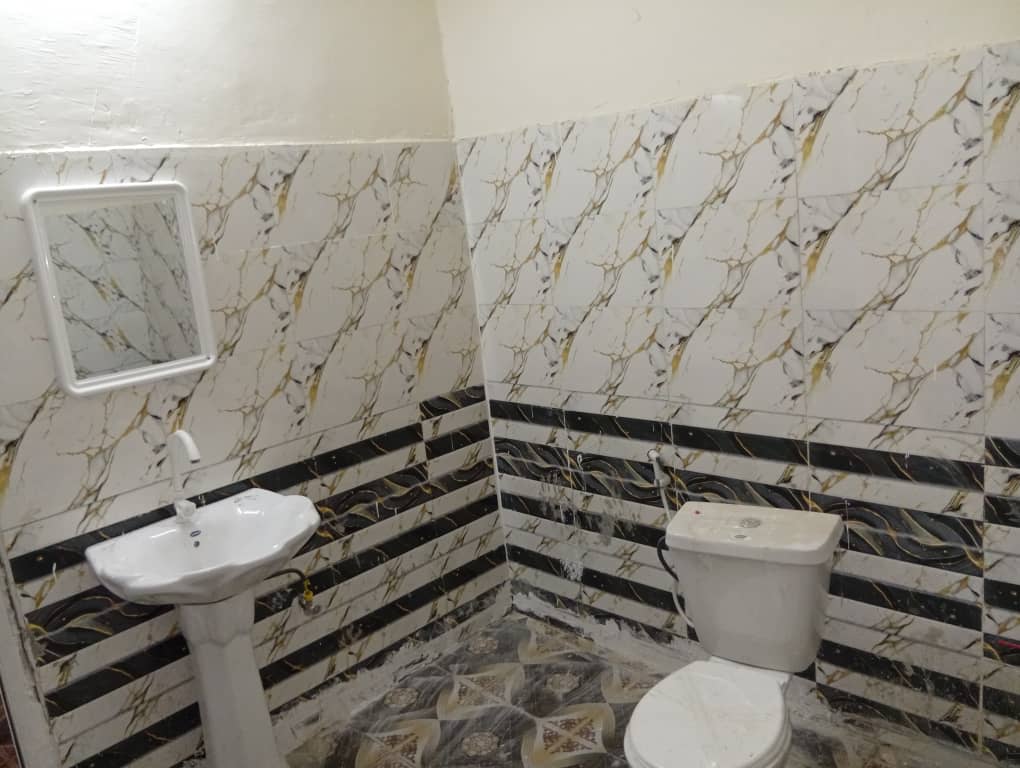 2 maisons de 180 m² et local commercial à Hodan 1
