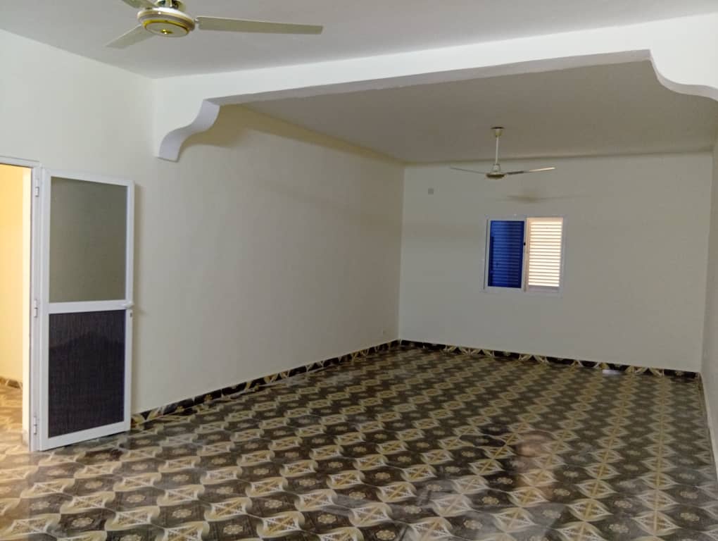 2 maisons de 180 m² et local commercial à Hodan 1
