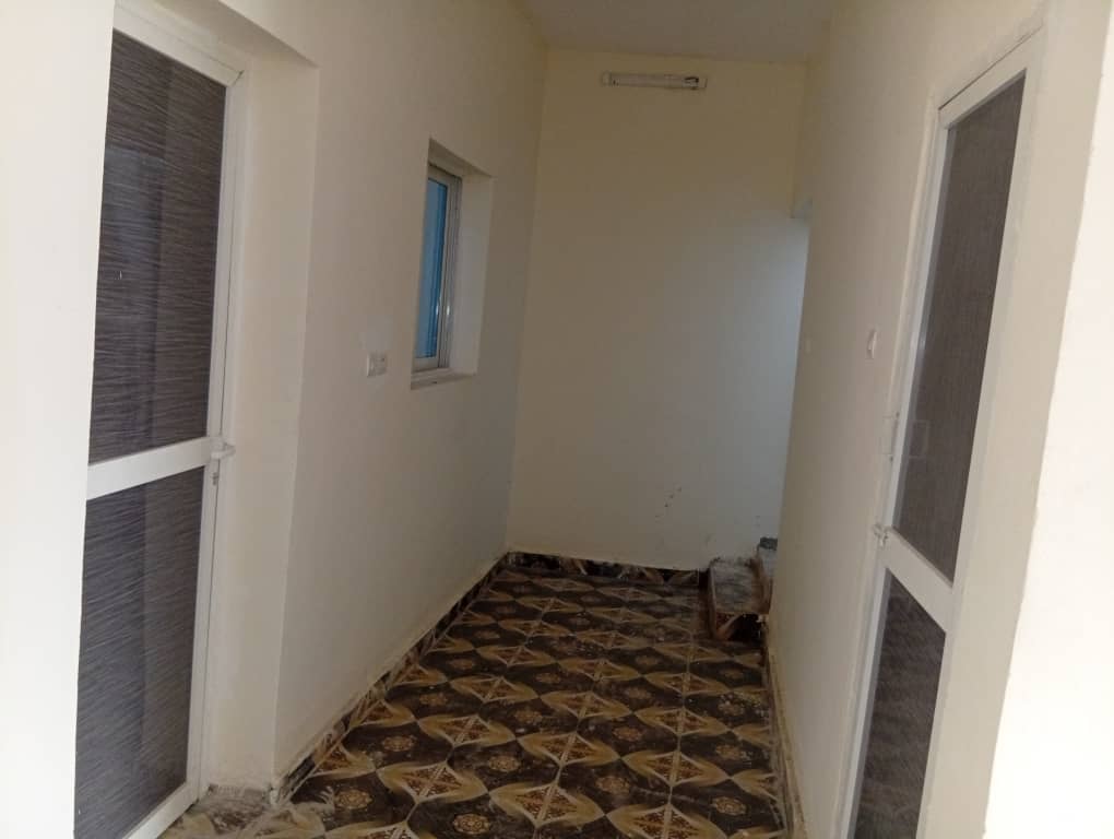 2 maisons de 180 m² et local commercial à Hodan 1