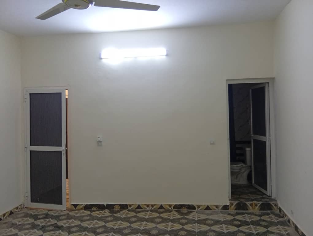 2 maisons de 180 m² et local commercial à Hodan 1