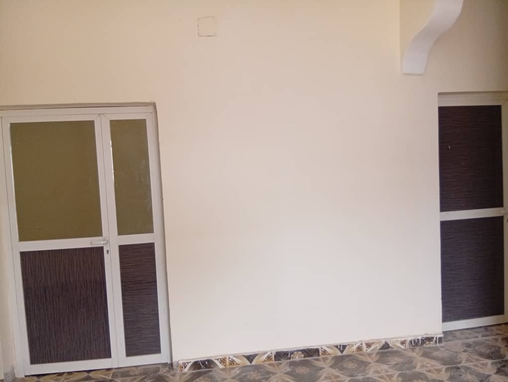 2 maisons de 180 m² et local commercial à Hodan 1