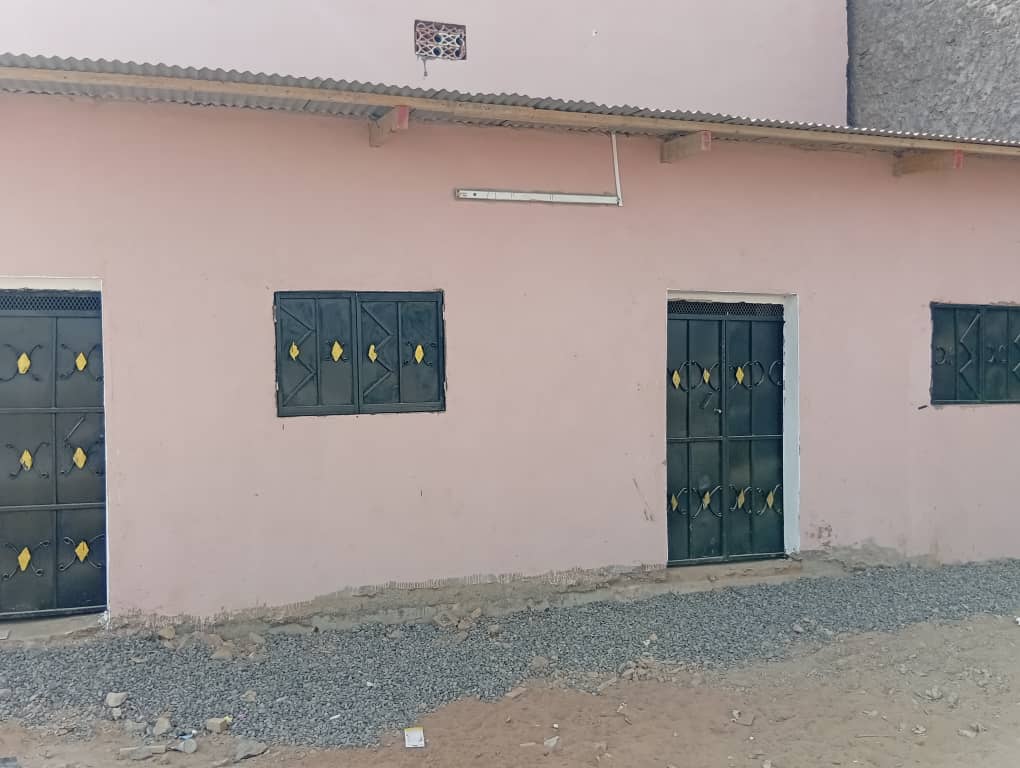 2 maisons de 180 m² et local commercial à Hodan 1