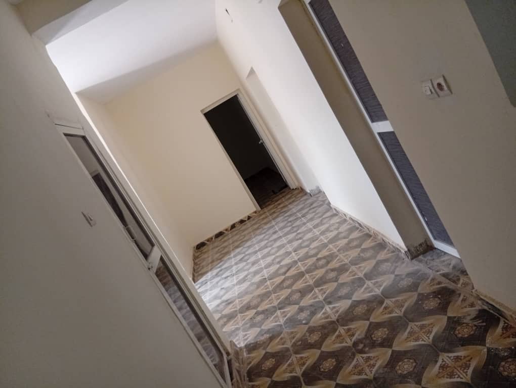 2 maisons de 180 m² et local commercial à Hodan 1