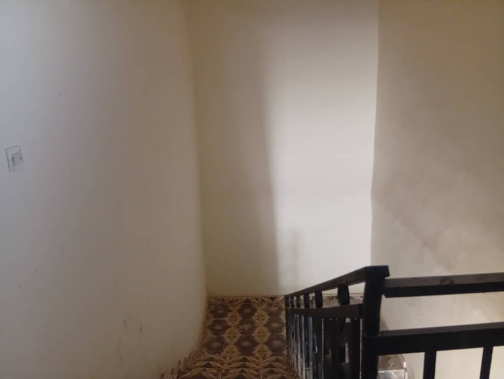 2 maisons de 180 m² et local commercial à Hodan 1