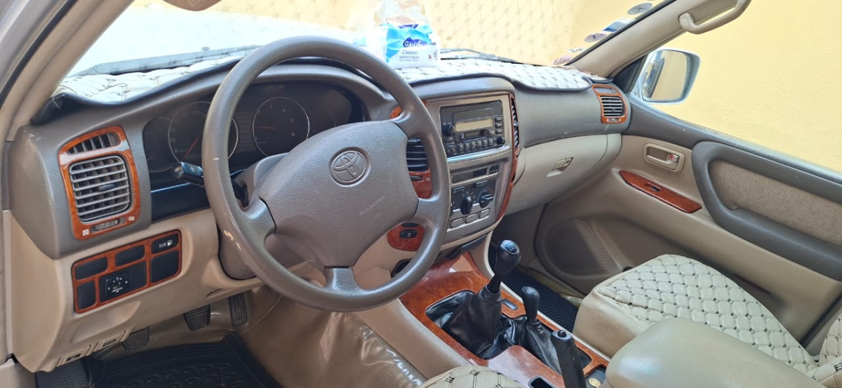 Toyota Land Cruiser 2010, manuel, en très bon état