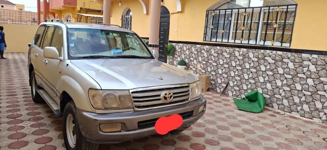 Toyota Land Cruiser 2010, manuel, en très bon état