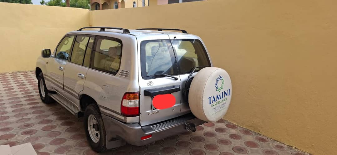 Toyota Land Cruiser 2010, manuel, en très bon état