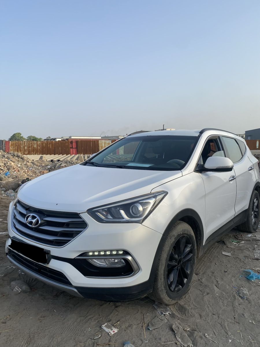 4 Voitures en excellent état à vendre : Mitsubishi L200 2023 AUTOMATIQUE &. Hyundai SANTA FE 2016 & MITSUBISHI L200 2022 manual& TOYOTA LANDCRUISER PRADO 2021