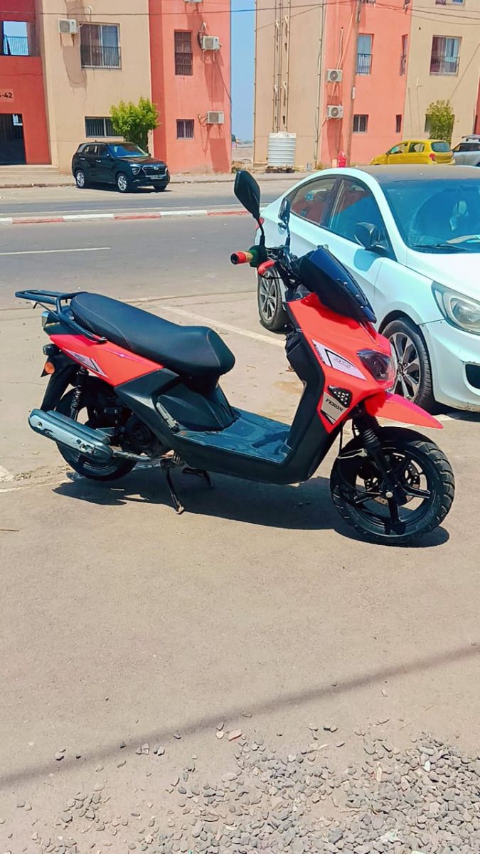 Scooter en excellent état, presque neuf, moins d\'un an d\'utilisation
