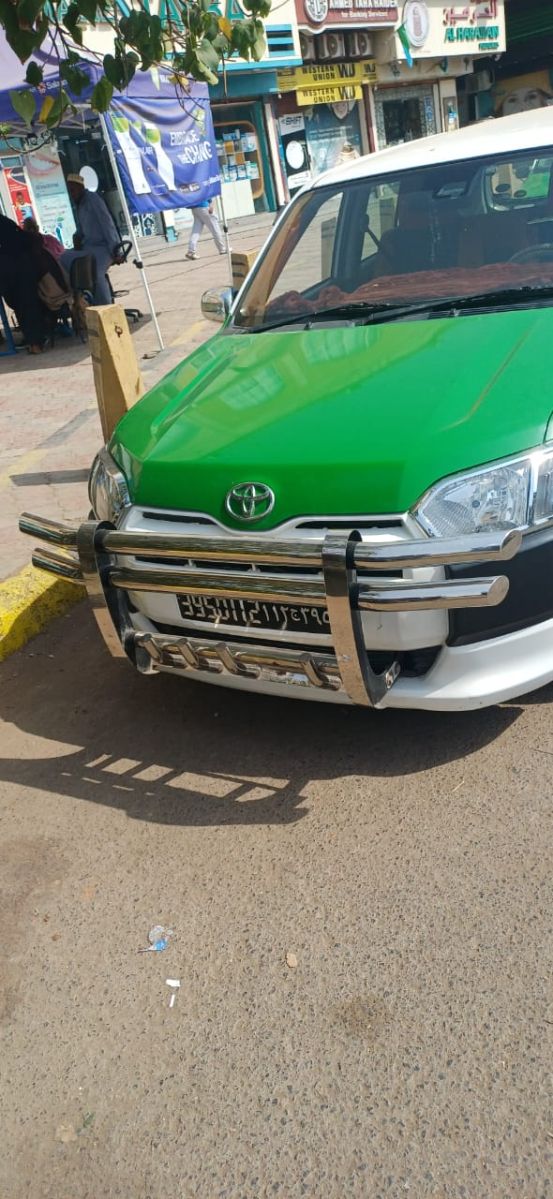 Voiture en bon état avec climatisation et contrôle technique