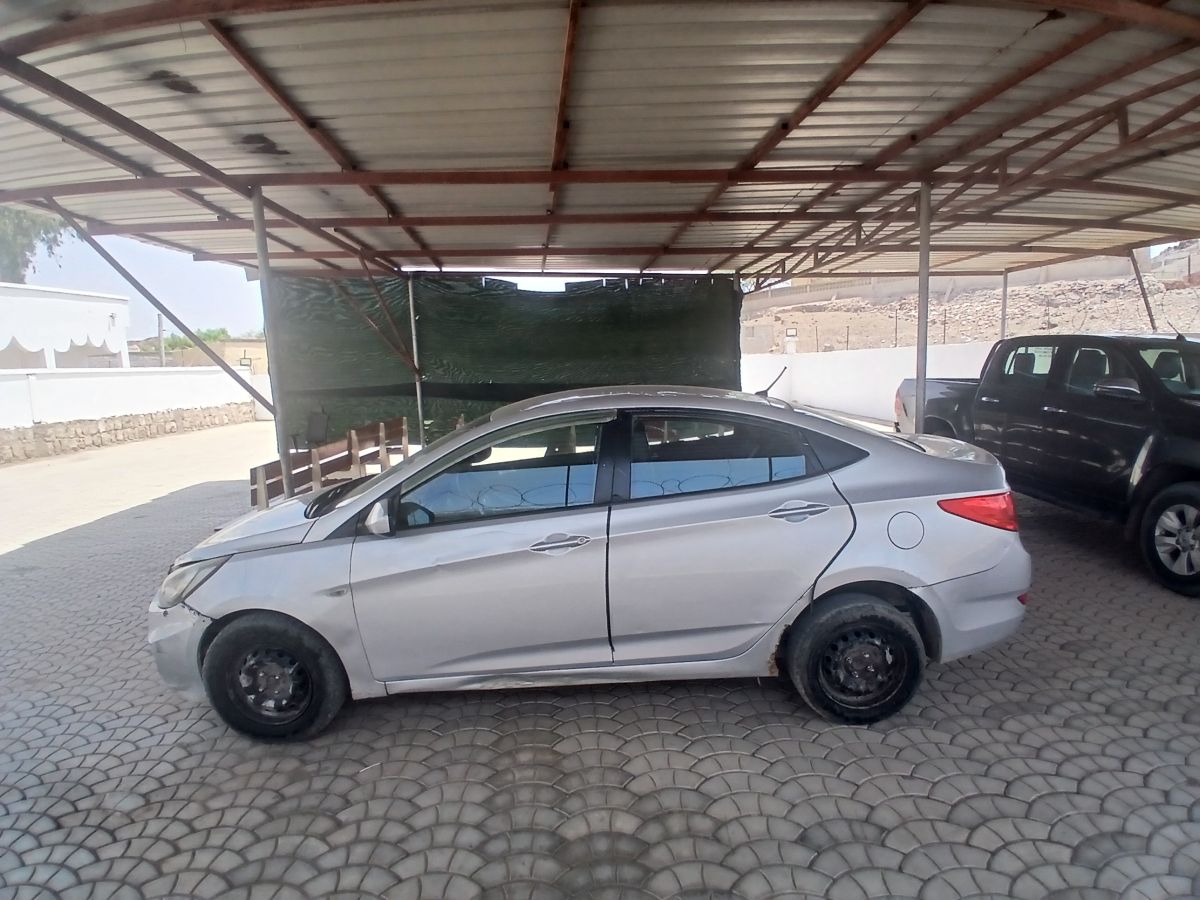 Hyundai Accent 2014 diesel, boîte automatique, très bon état