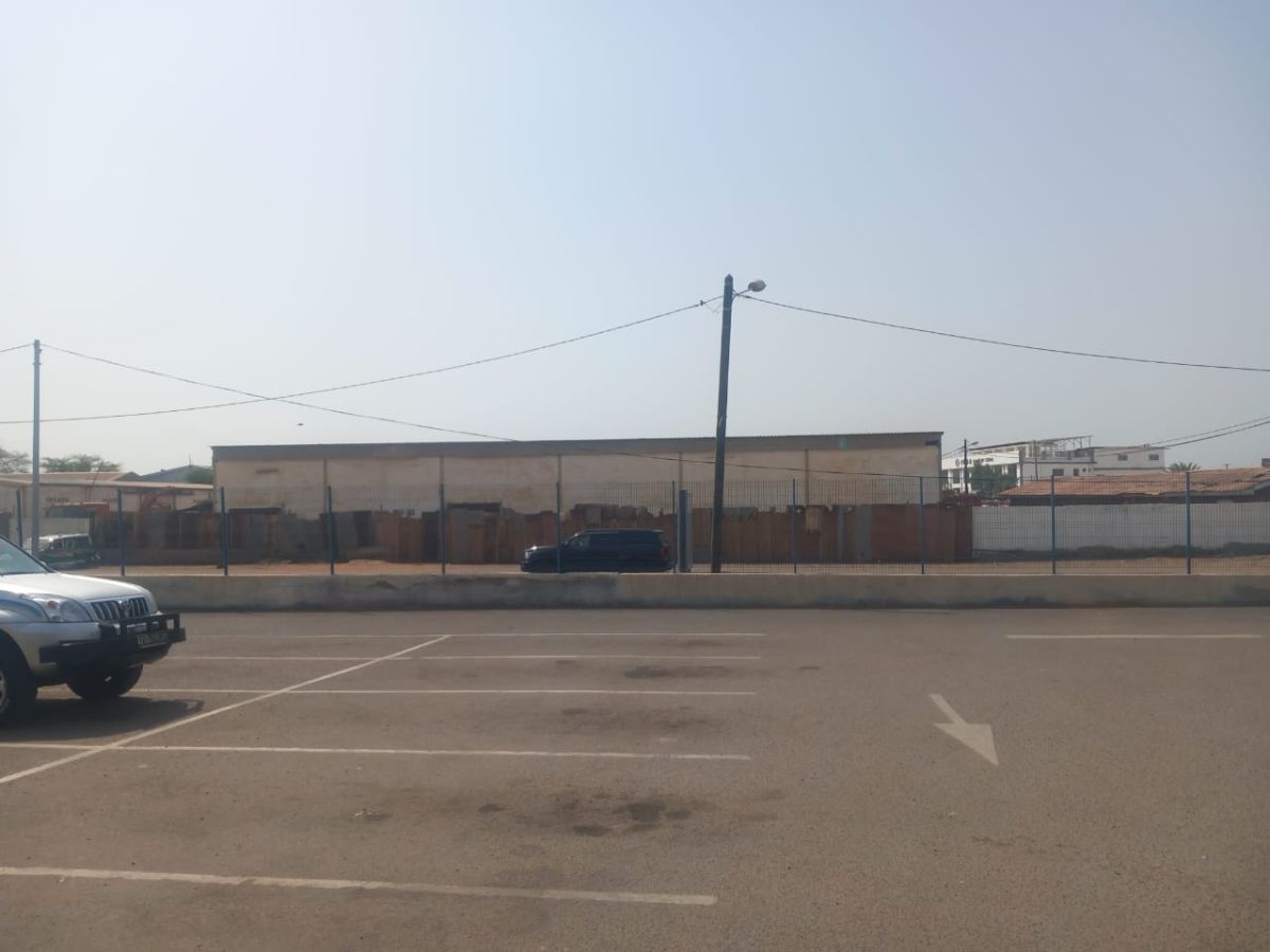 3 hangars 300 m² face Casino Haramous, zone industrielle Sud