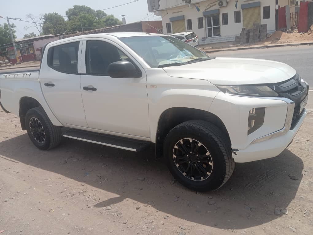 Mitsubishi L200 Pickup 2023, automatique, très bon état
