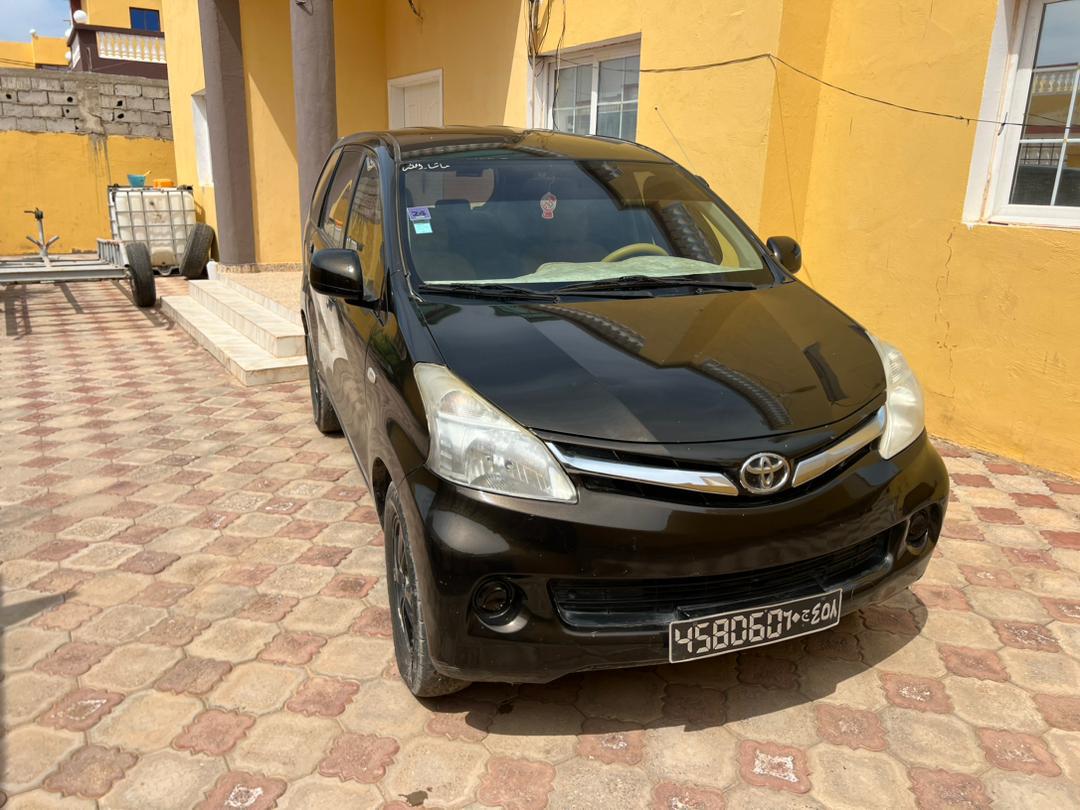 Toyota Avanza 7 places essence boîte manuelle en bon état