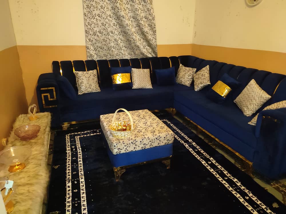 Salon neuf avec accessoires et rideaux inclus