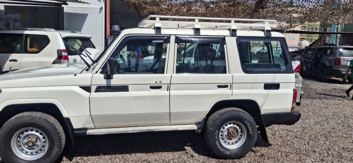 Location Toyota Hardtop neuf en excellent état
