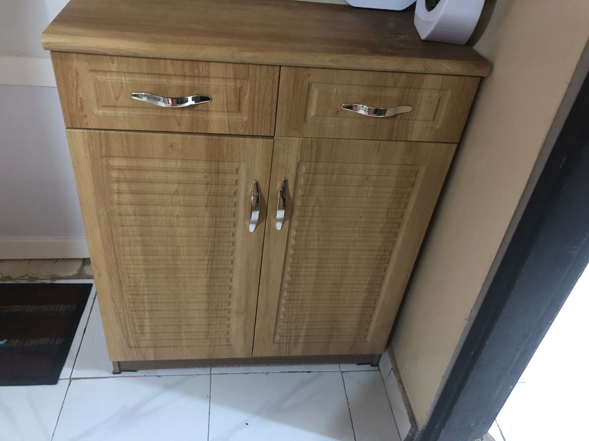 Armoire à chaussures pratique et spacieuse