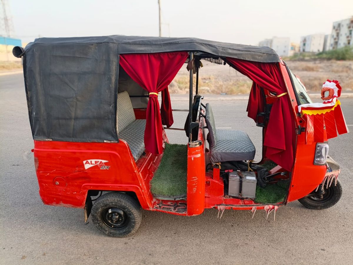 Bajaj en excellent état, 1 an d\'utilisation