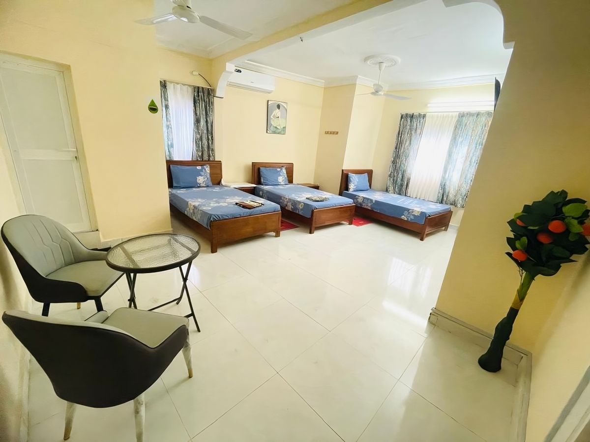Chambre 3 lits simples avec salle de bain