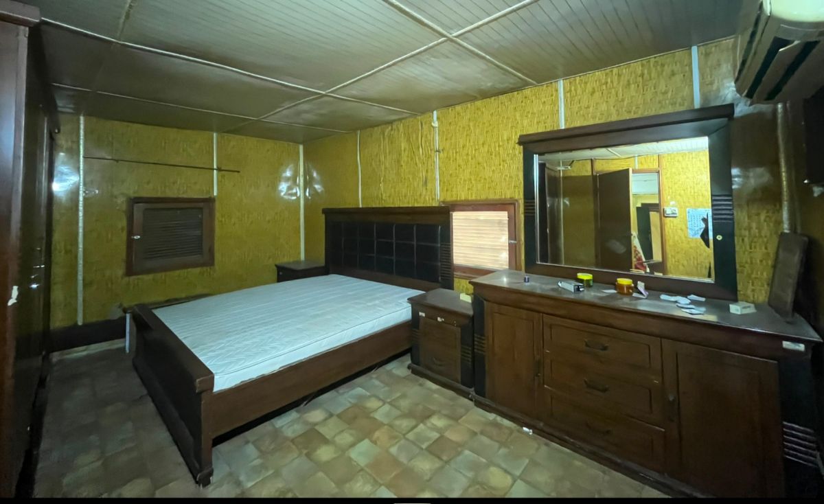 Chambre à coucher complète en bon état