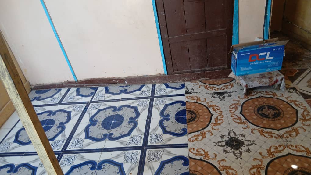 Chambre avec véranda privée et électricité solaire près école Balbala 6