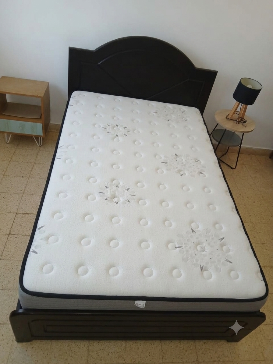 Lit simple 120 cm avec matelas en excellent état
