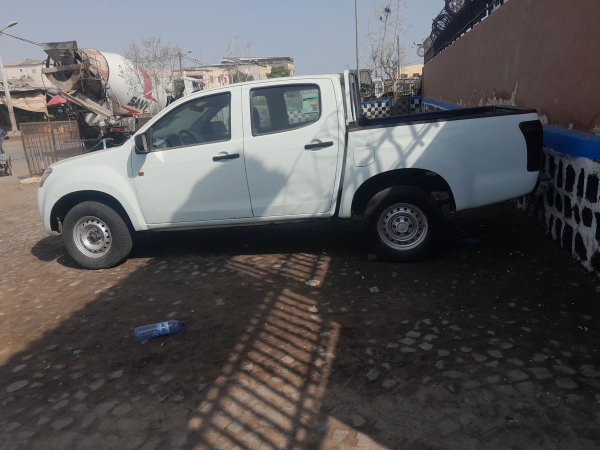 Isuzu D-Max 2018 diesel manuelle en excellent état