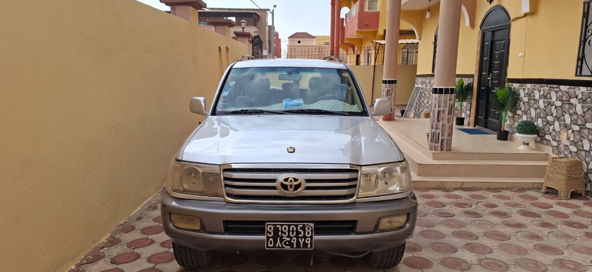 Toyota Land Cruiser 2010, manuel, en très bon état