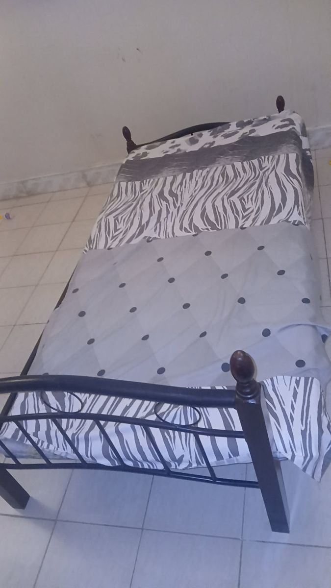Lit et matelas neufs jamais utilisés