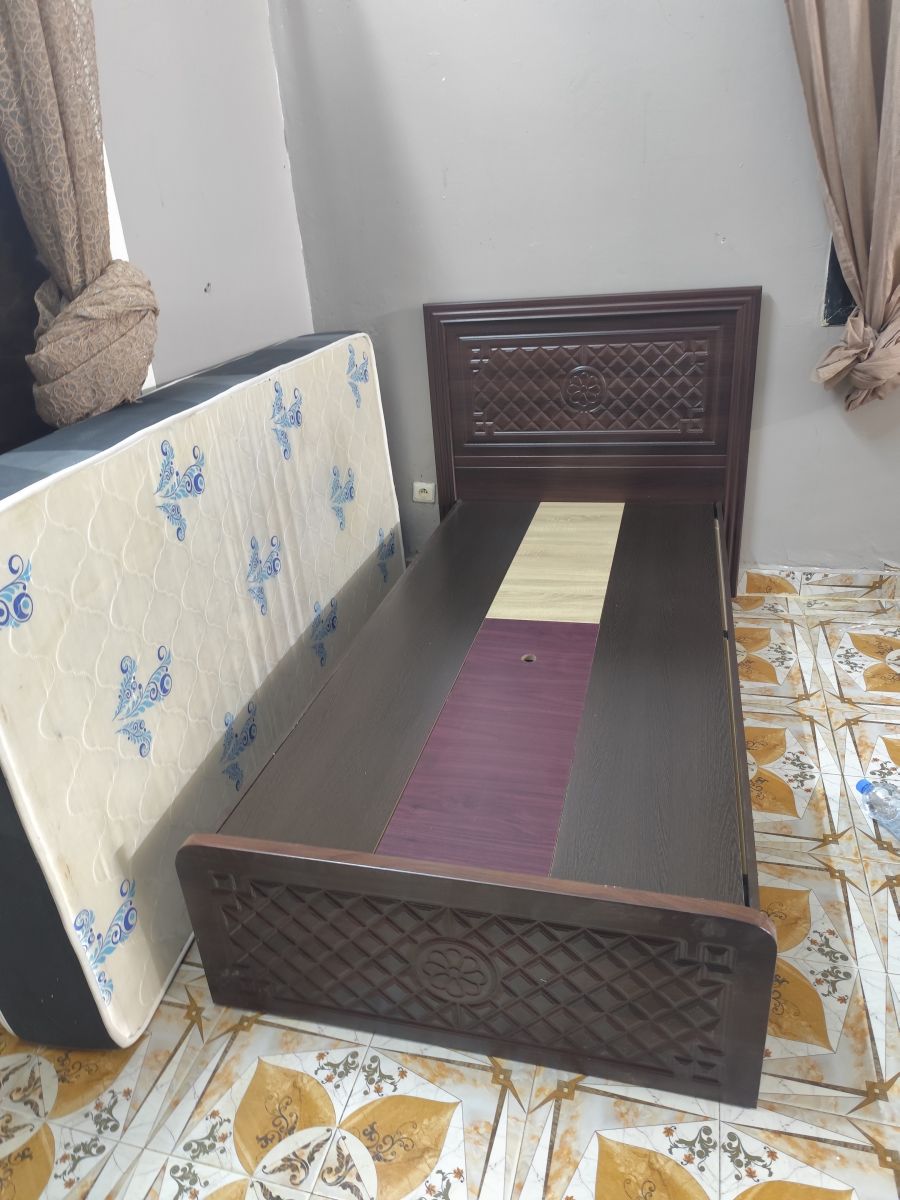Lit individuel neuf de qualité, sans matelas