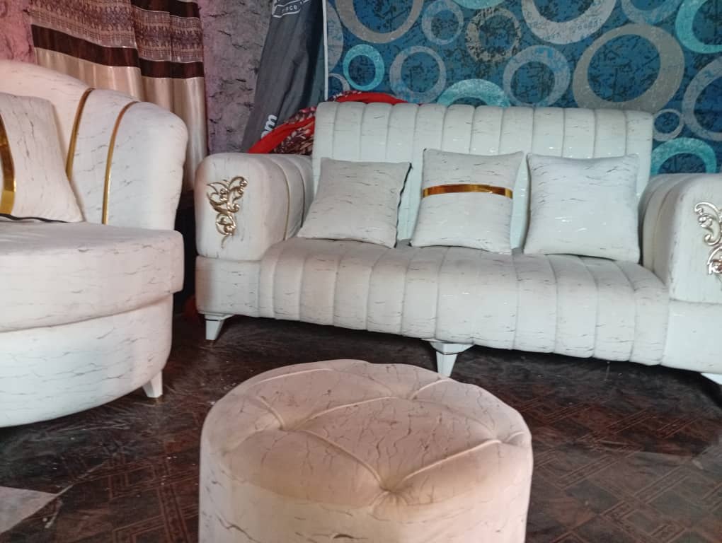 Salon complet blanc marbré et doré en excellent état