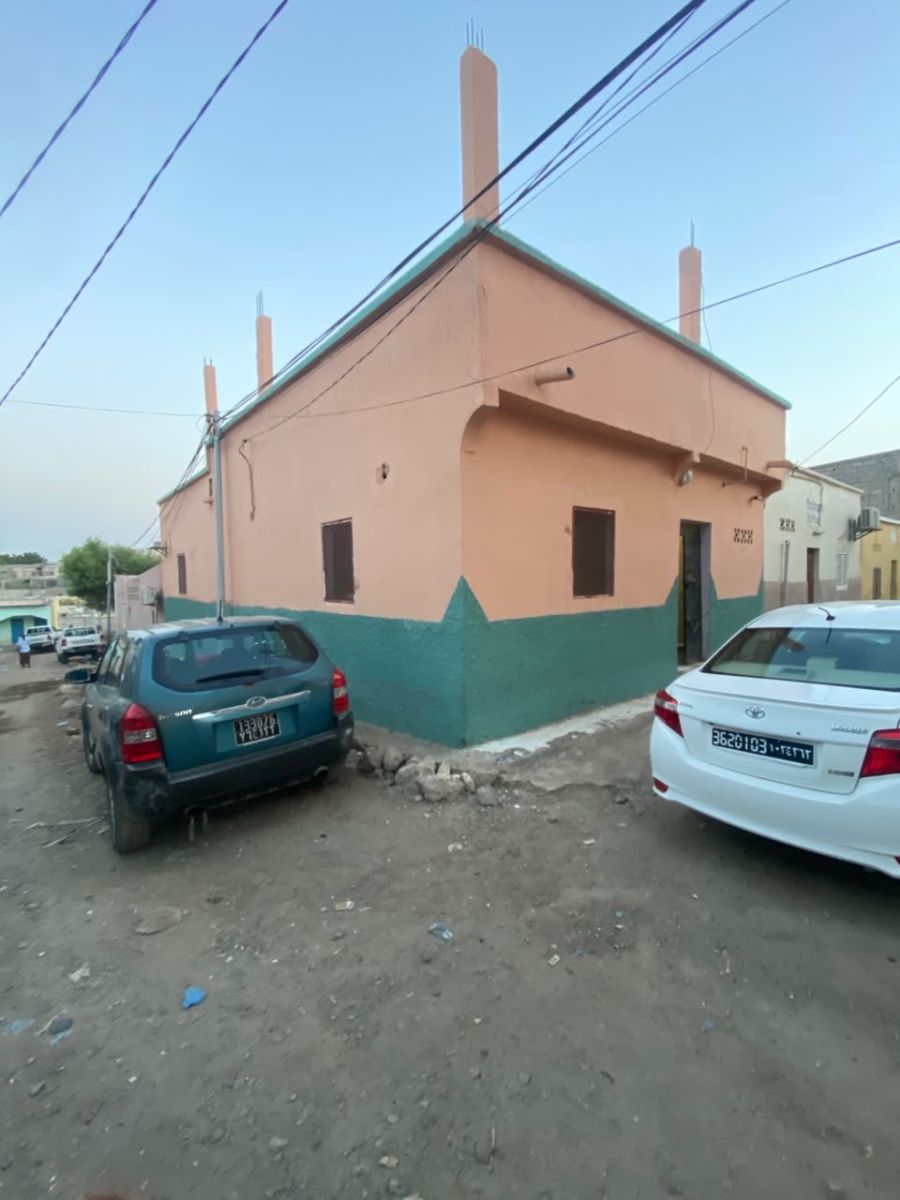 Maison 3 chambres avec terrasse et réservoir à Barwaqo 1
