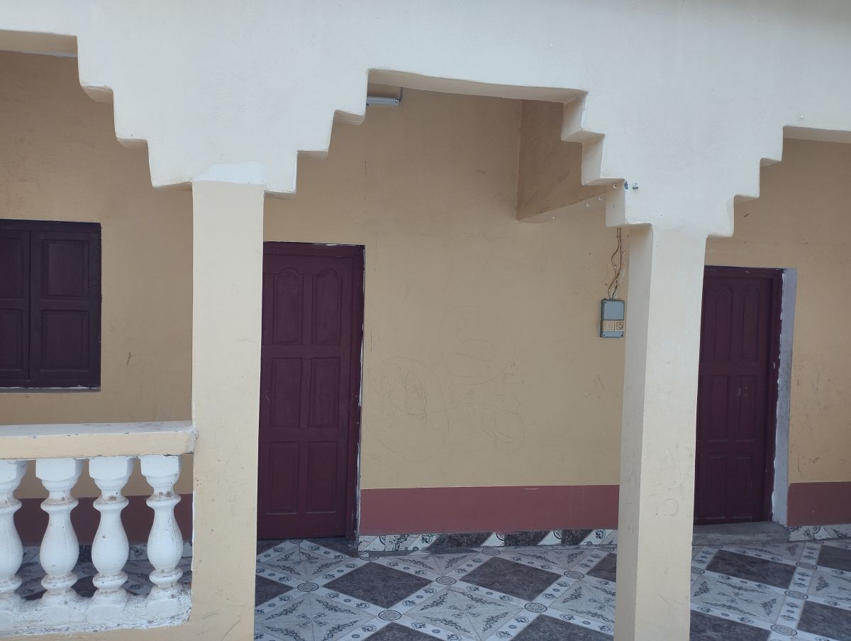 Maison 2 chambres avec eau et électricité à louer