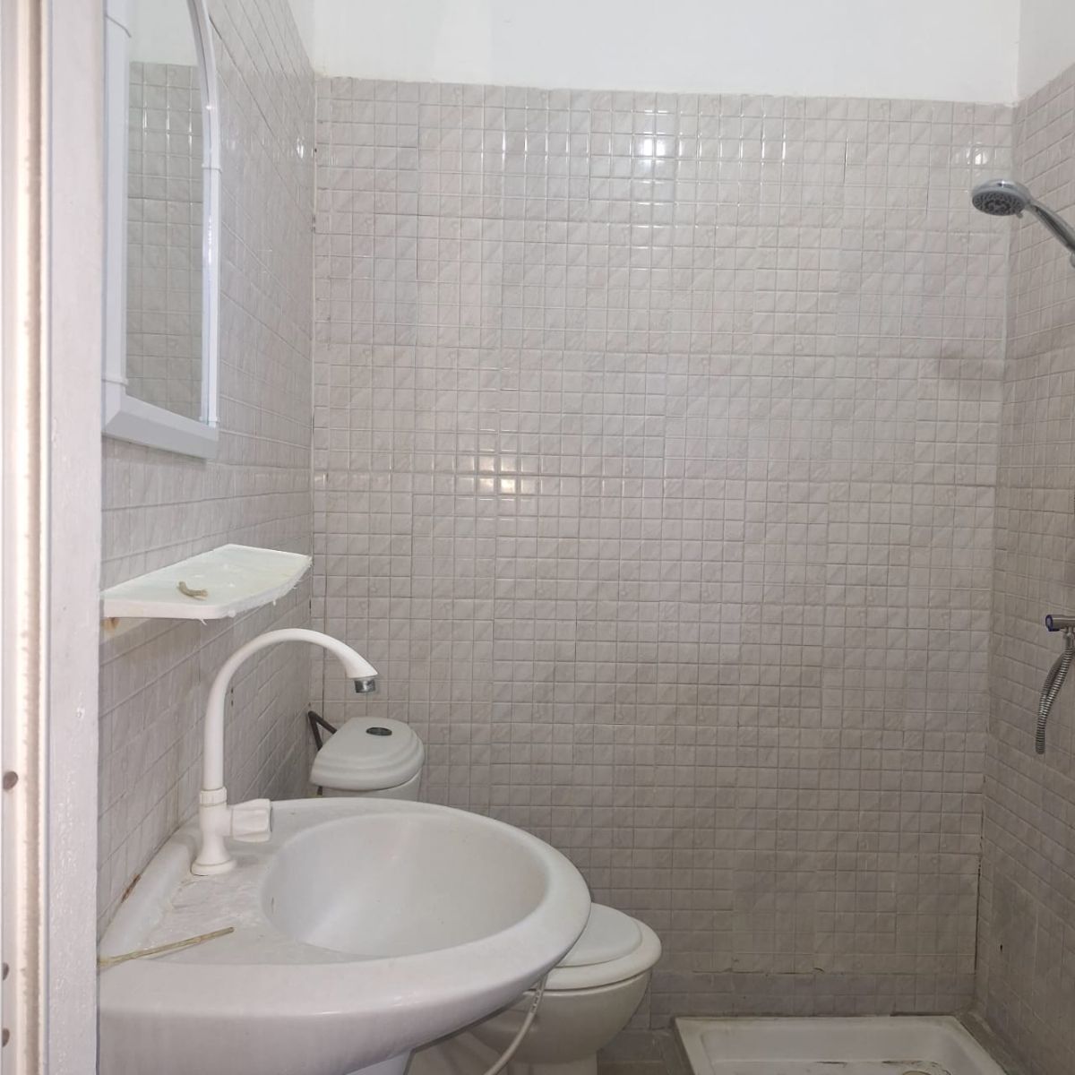 Villa 5 chambres avec jardin et cuisine moderne dans quartier calme