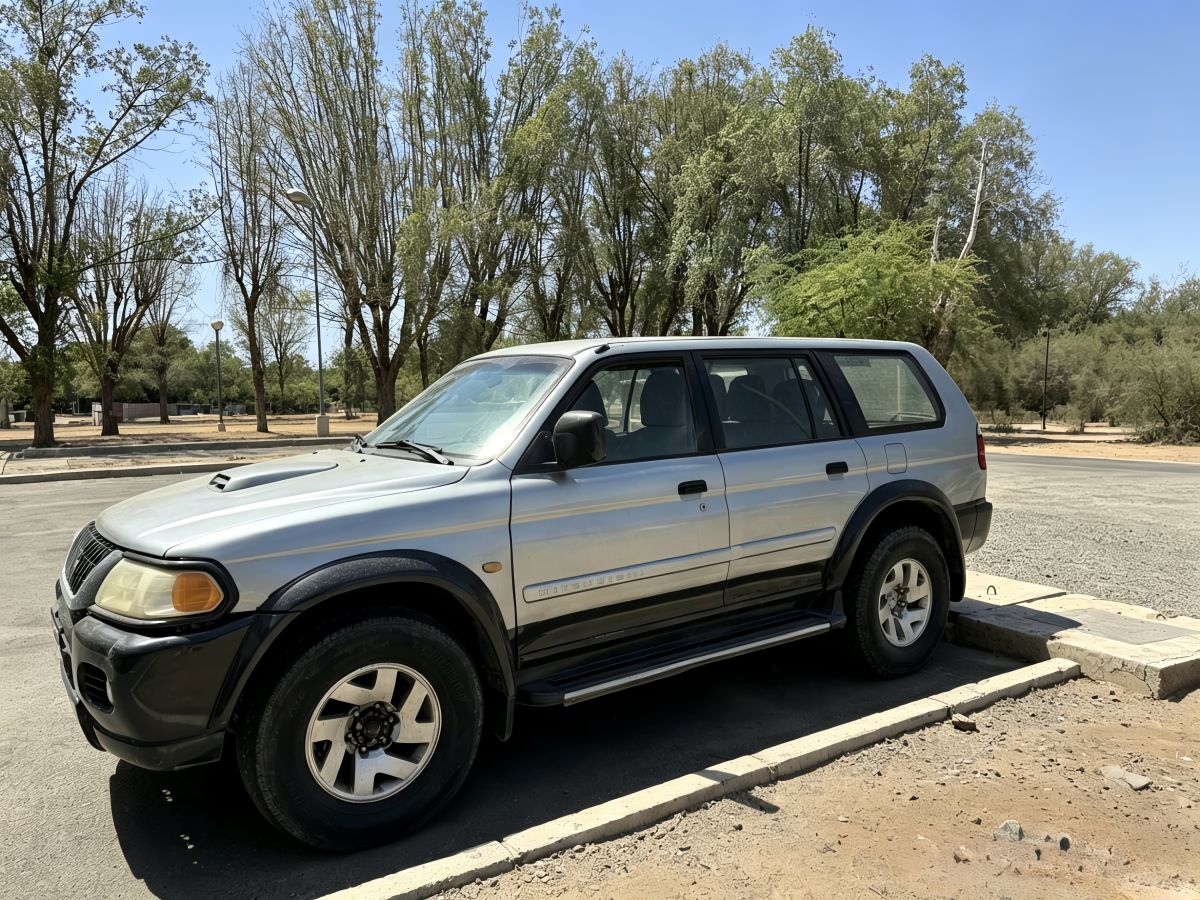 Mitsubishi Pajero Sport 4x4 robuste idéal