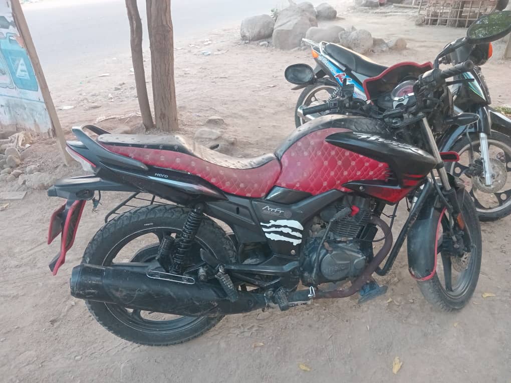 Moto Hero Hunk 150 cm3 en bon état